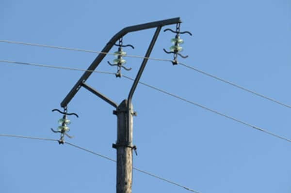                                                                                                                                                                                                                                                         Traverses, portiques, herses, ferrures, isolateurs
                                                                                                                                                                                                                                                    