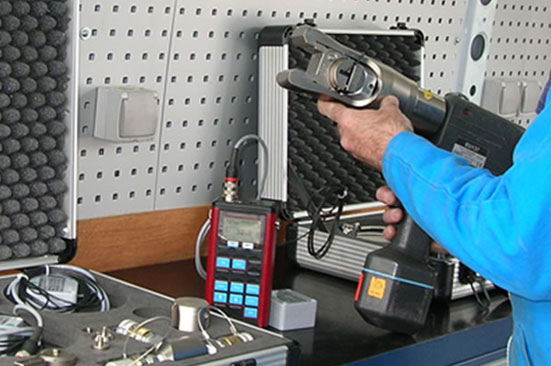 Techniciens itinérants pour le contrôle et la maintenance